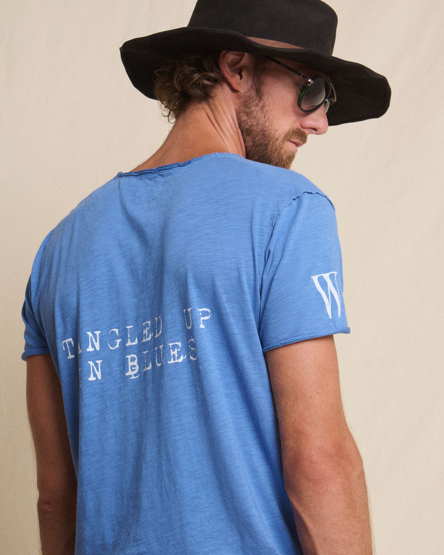 CREW NECK GRAPHIC TEE - TANGLED UP IN BLUES