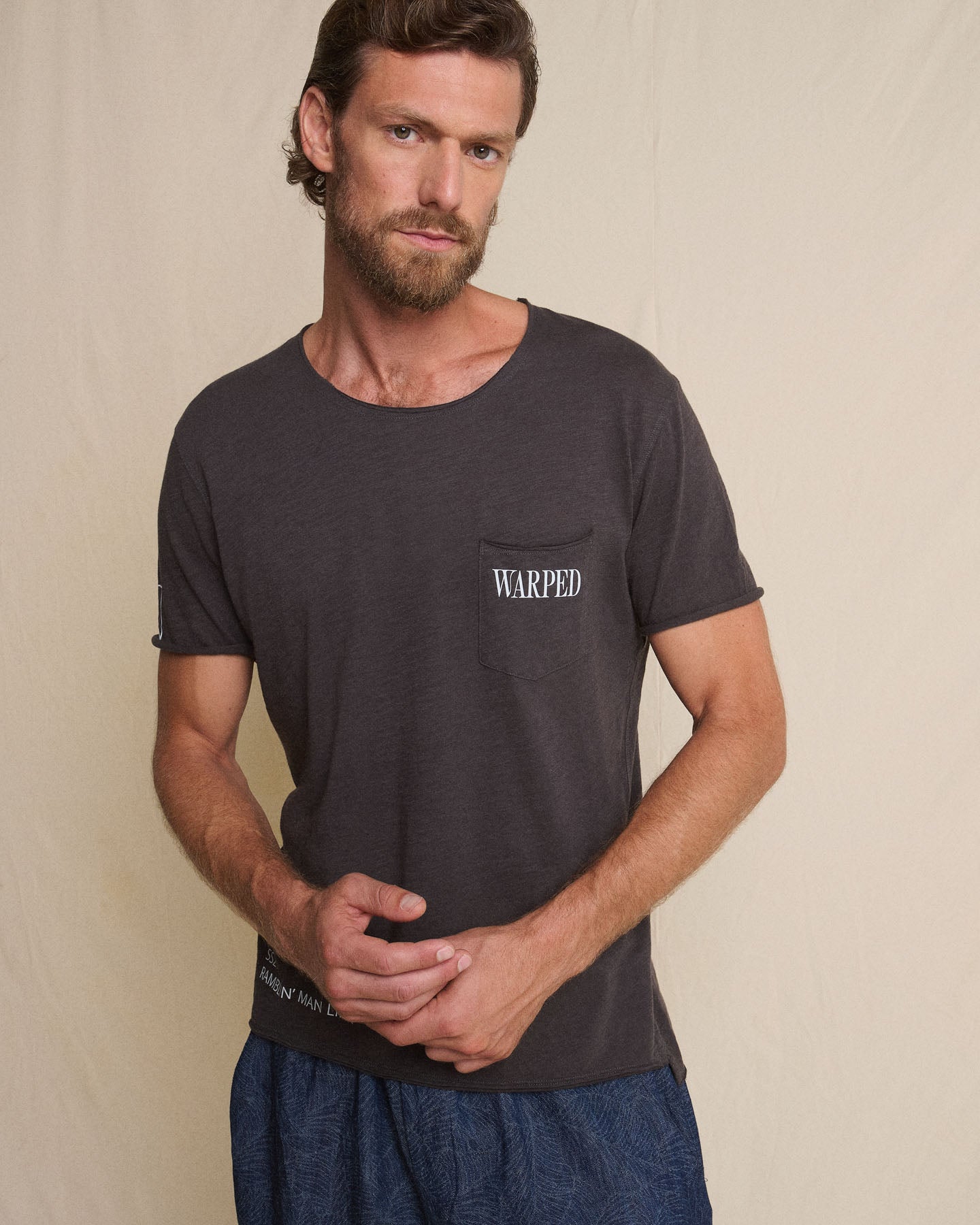 CREW NECK GRAPHIC TEE - WARPED LOGO CHEST POCKET